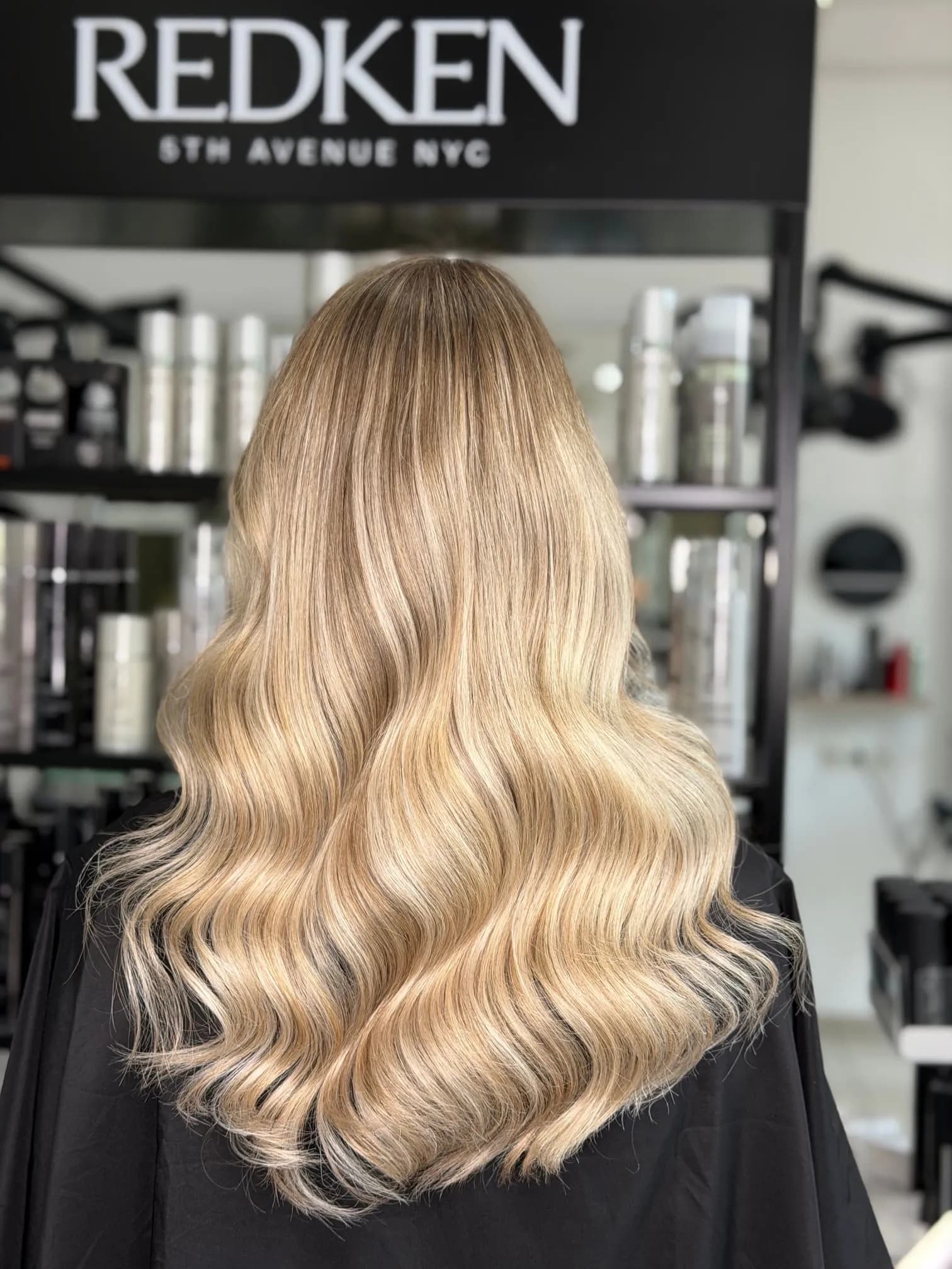 Gewellte Balayage in Honigtönen