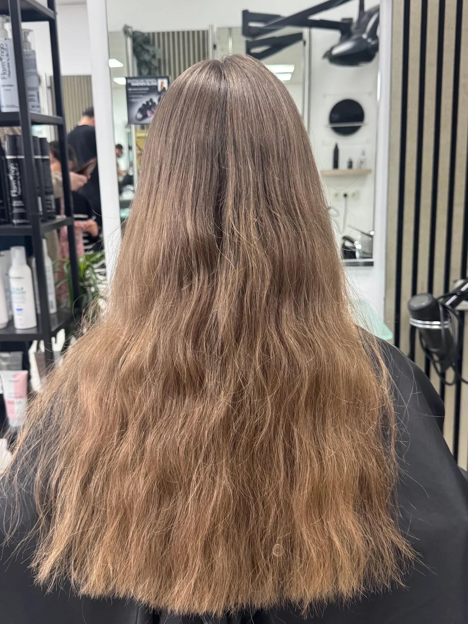 Champagnerblond, gestuft geschnitten