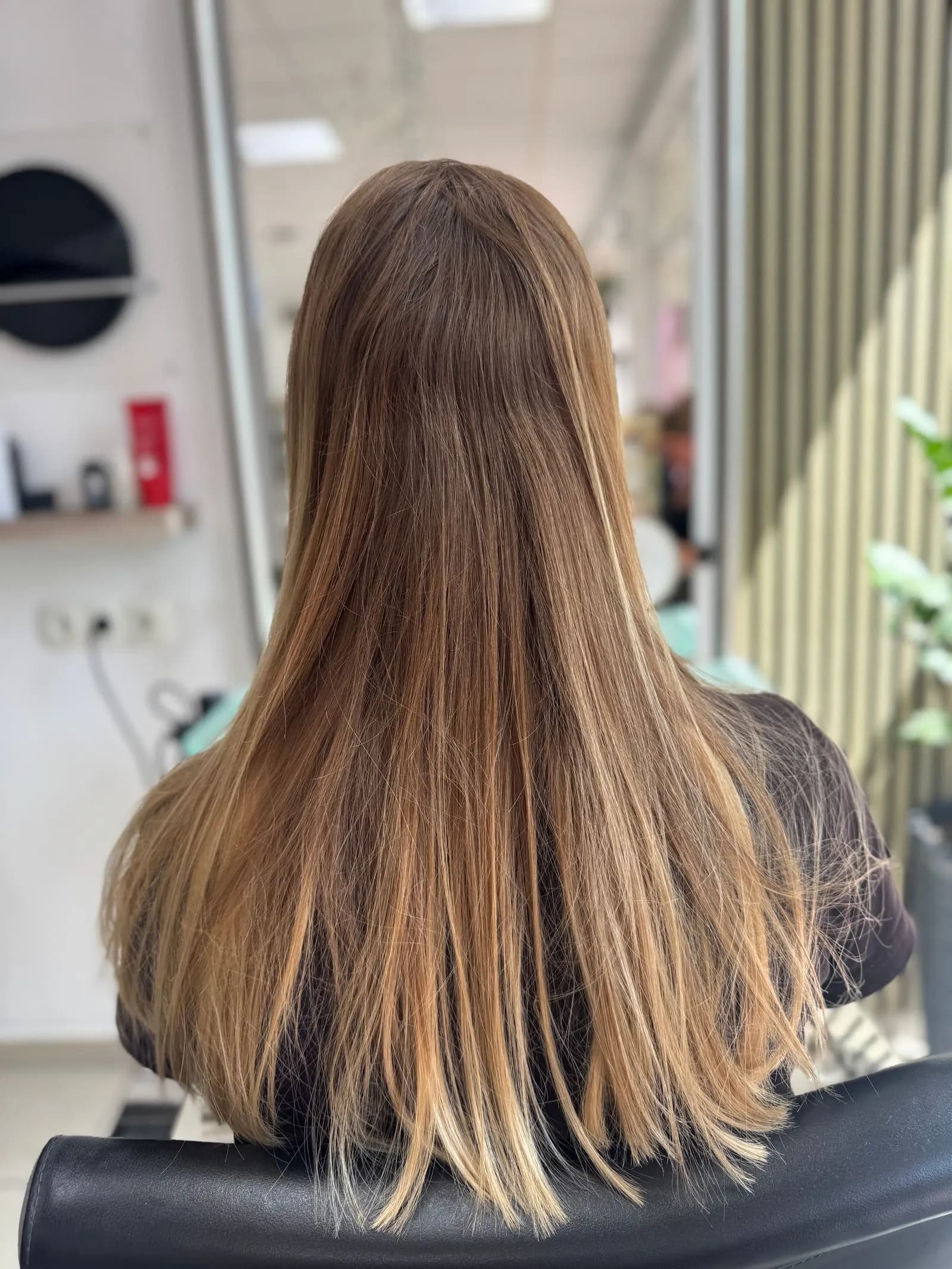 Sandblond mit hellen Spitzen